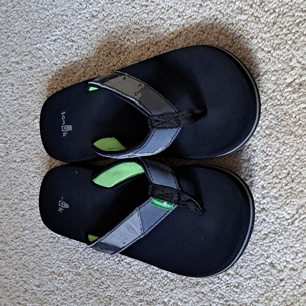 Sanuk Flip Flops